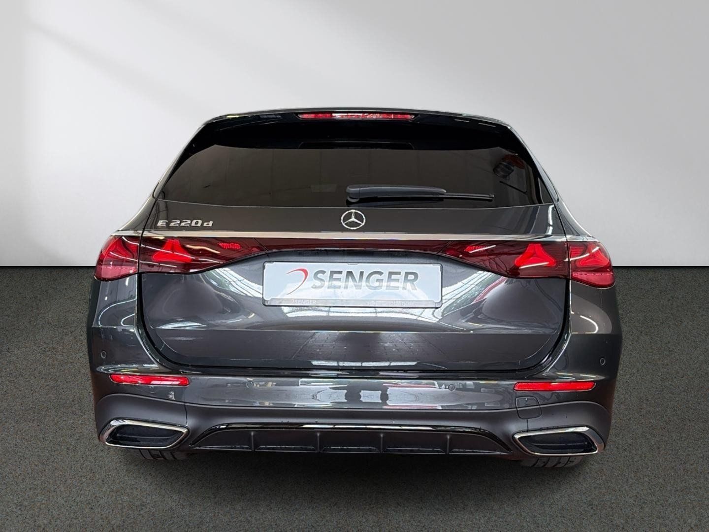 Mercedes-Benz E 220 d T AMG Night Pano 20" Burmester 360° AHK