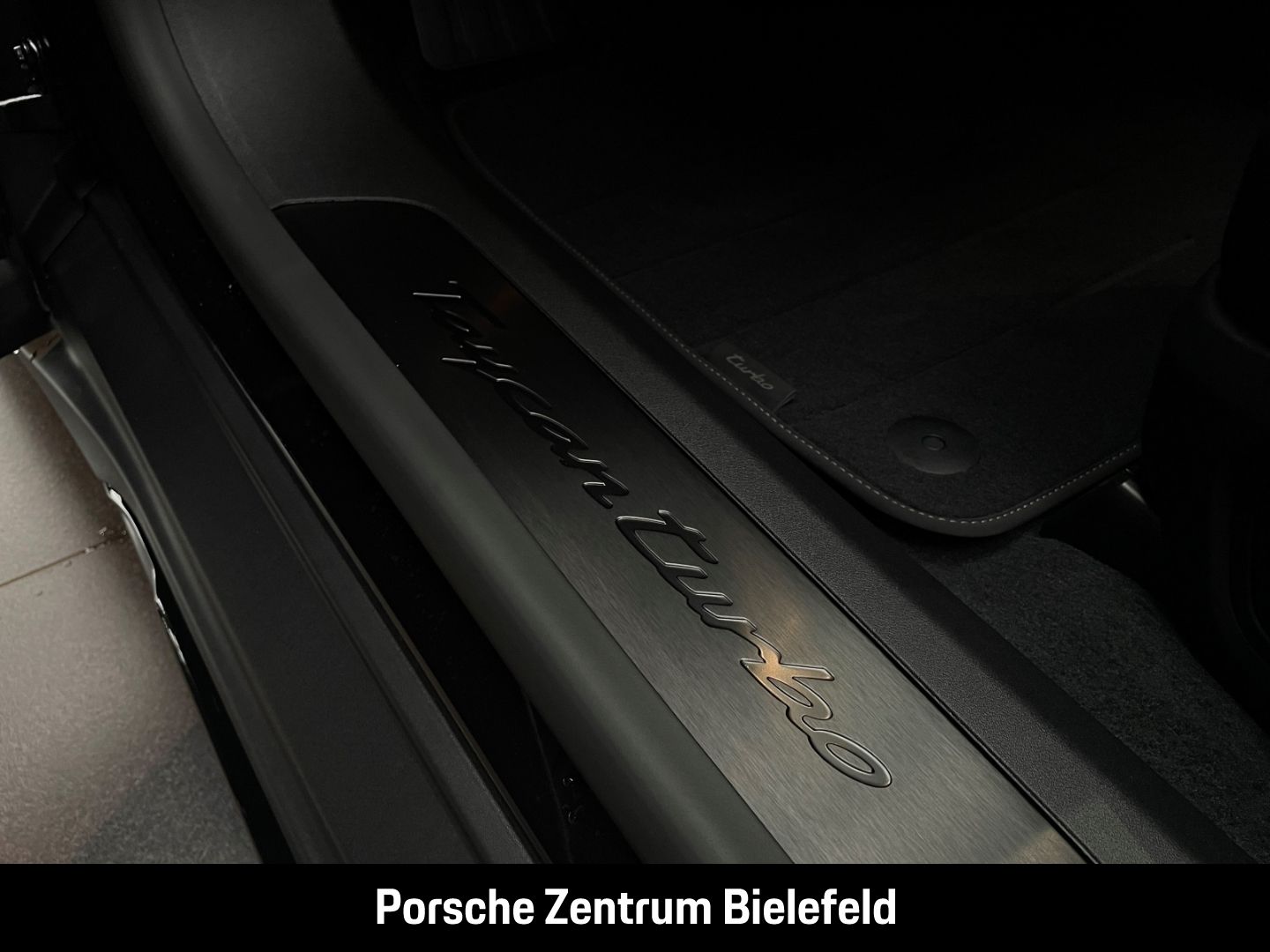 Porsche Taycan Turbo HA-Lenkung InnoDrive Sitzbelüftung