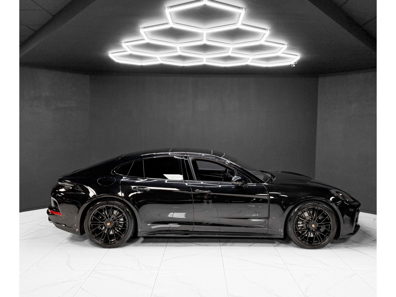 Porsche Panamera 4.0 V8 GTS / 5 SEATS / FULL