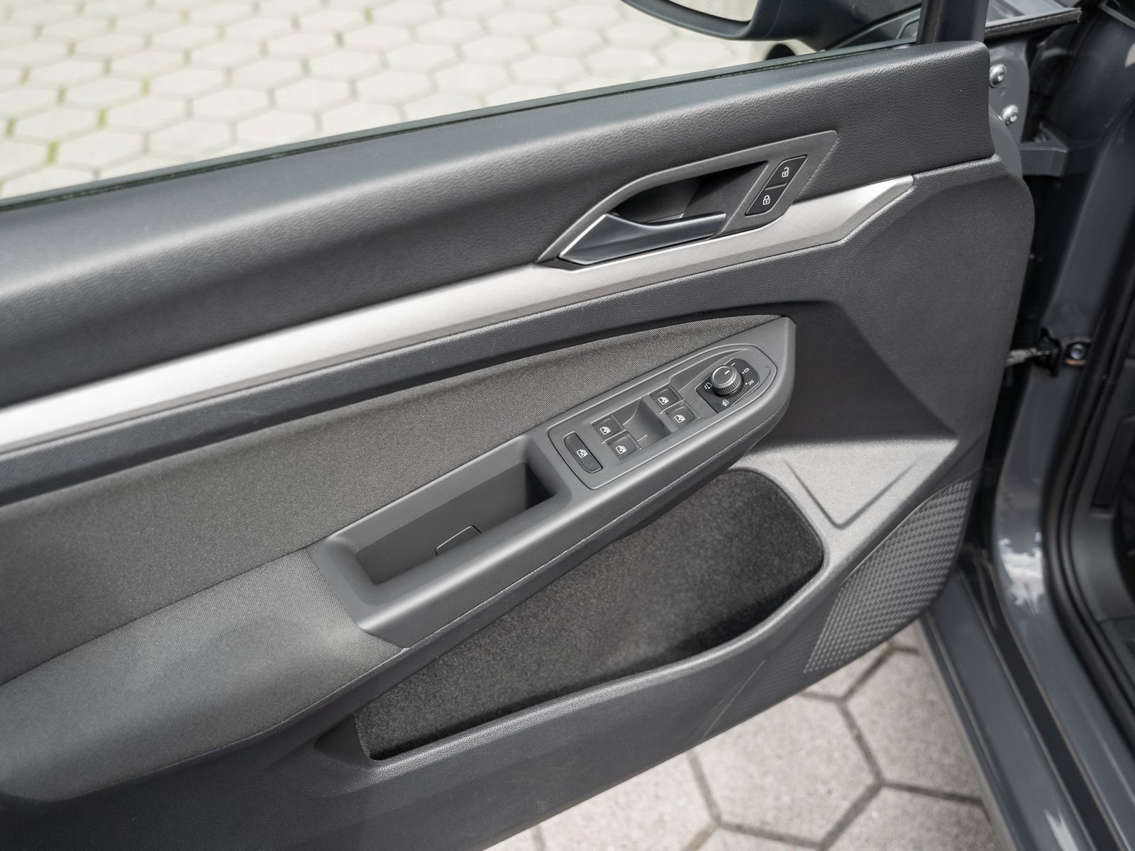 Volkswagen Golf Life 1.5 eTSI DSG - Samsaru's Car Outlet