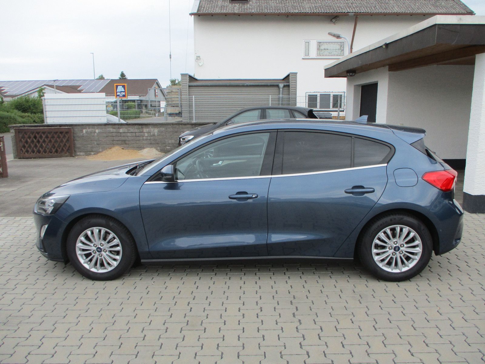 Ford Focus 2,0 - Samsaru's Car Outlet
