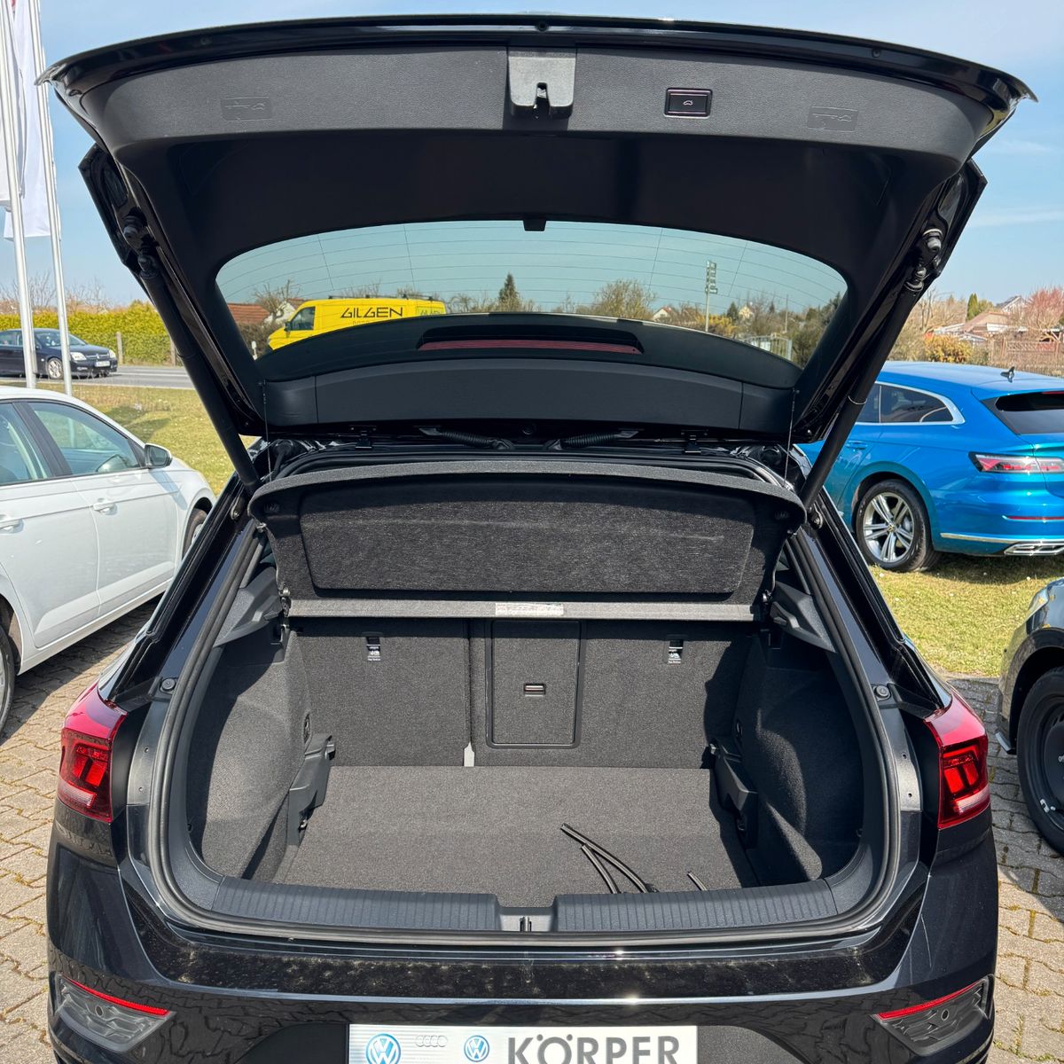 Volkswagen T-Roc Sport 1.5 TSI - Samsaru's Car Outlet
