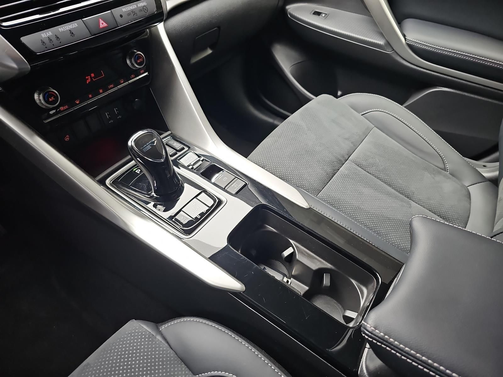 Mitsubishi ECLIPSE CROSS 2.4 MIVEC PHEV CVT SELECT NAVI LED