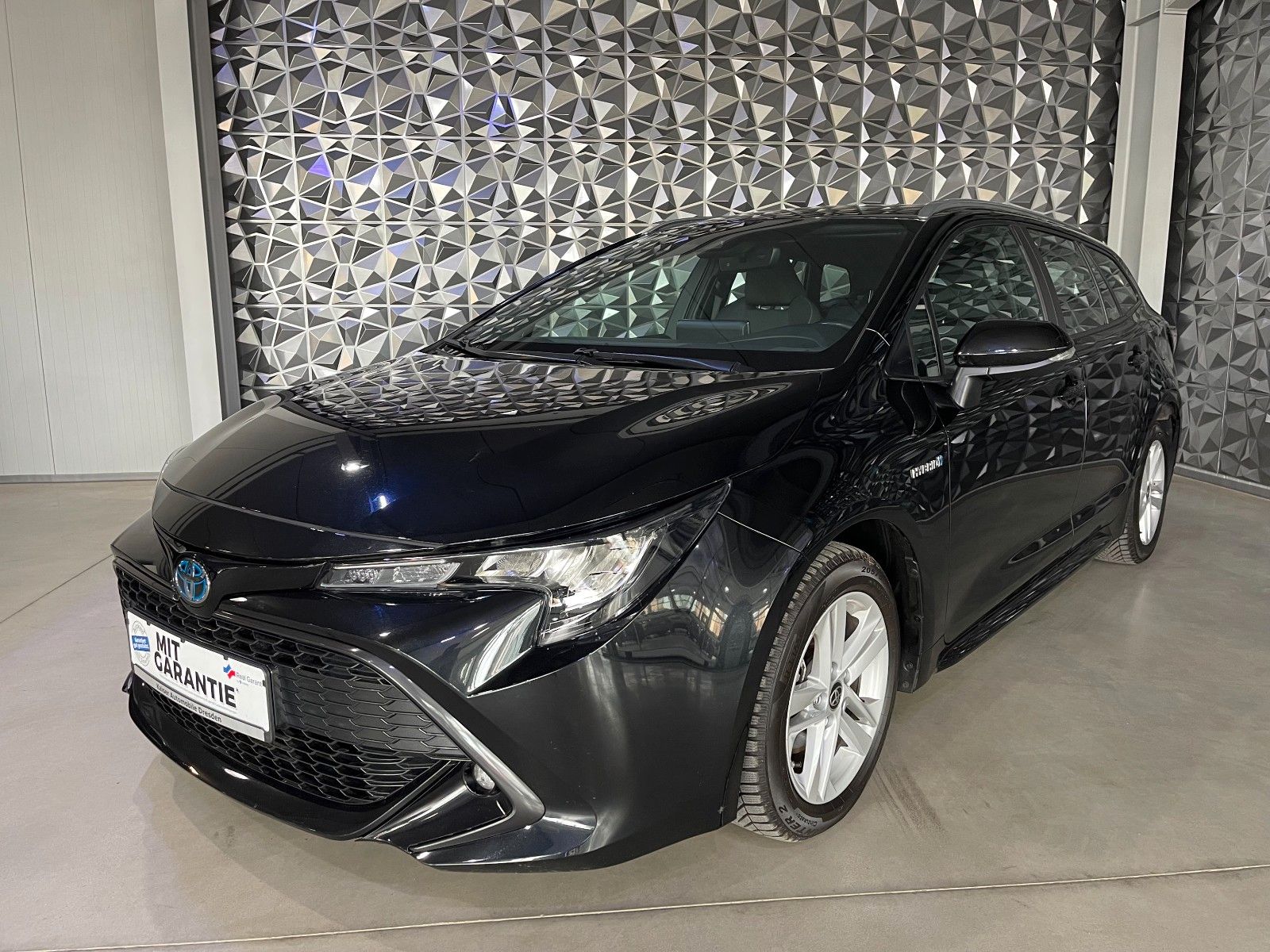 Toyota Corolla Touring Hybrid - Samsaru's Car Outlet