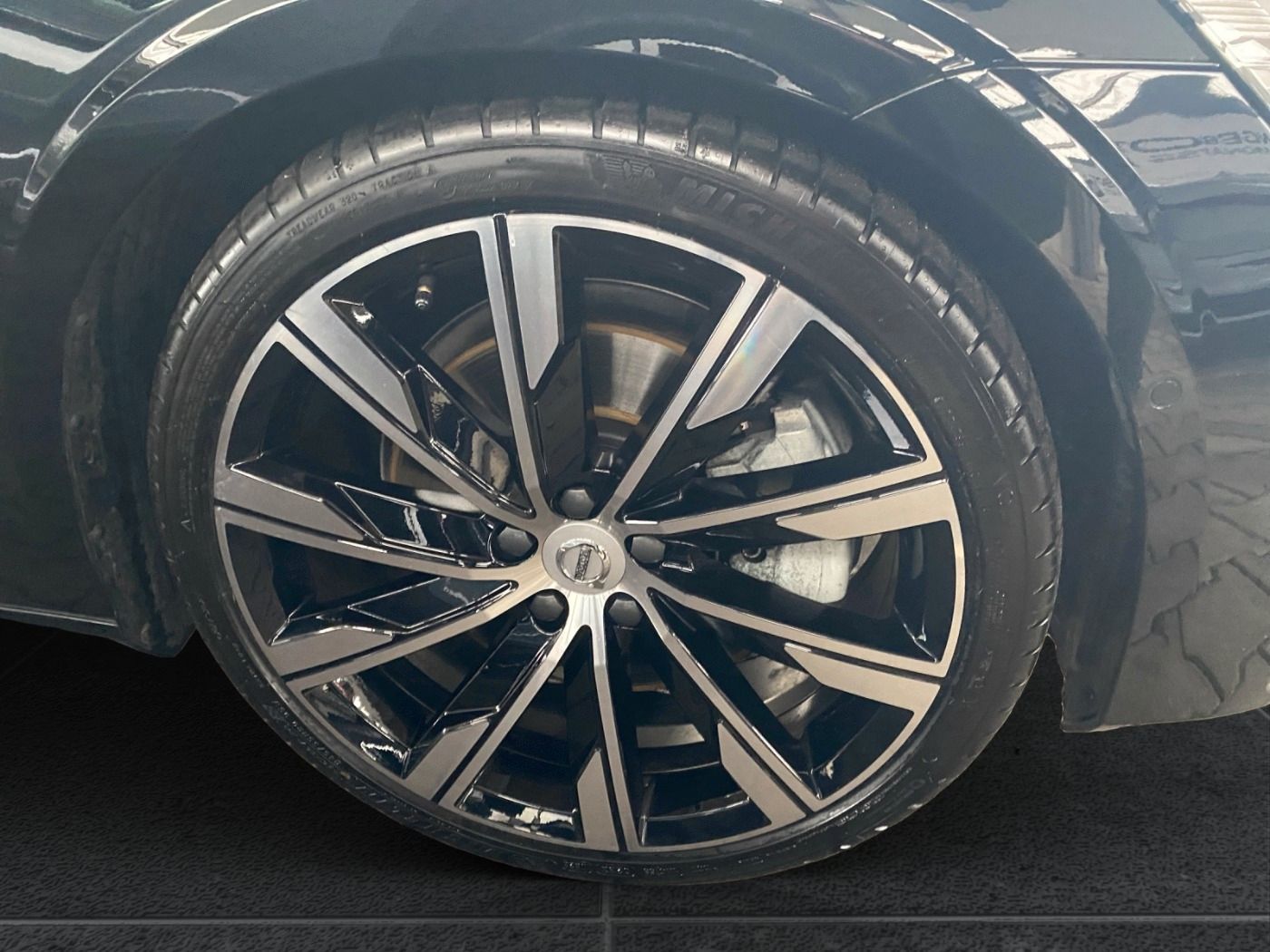 Volvo S60 B5 AWD Ultimate Dark AHK*STHZ*360Kamera*20''