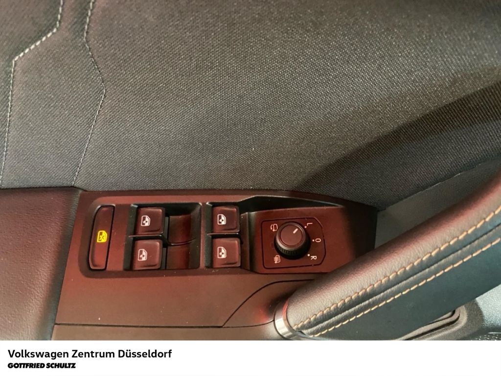 Seat Leon Sportstourer 2.0 TDI DSG Kamera Navi Sitzhe