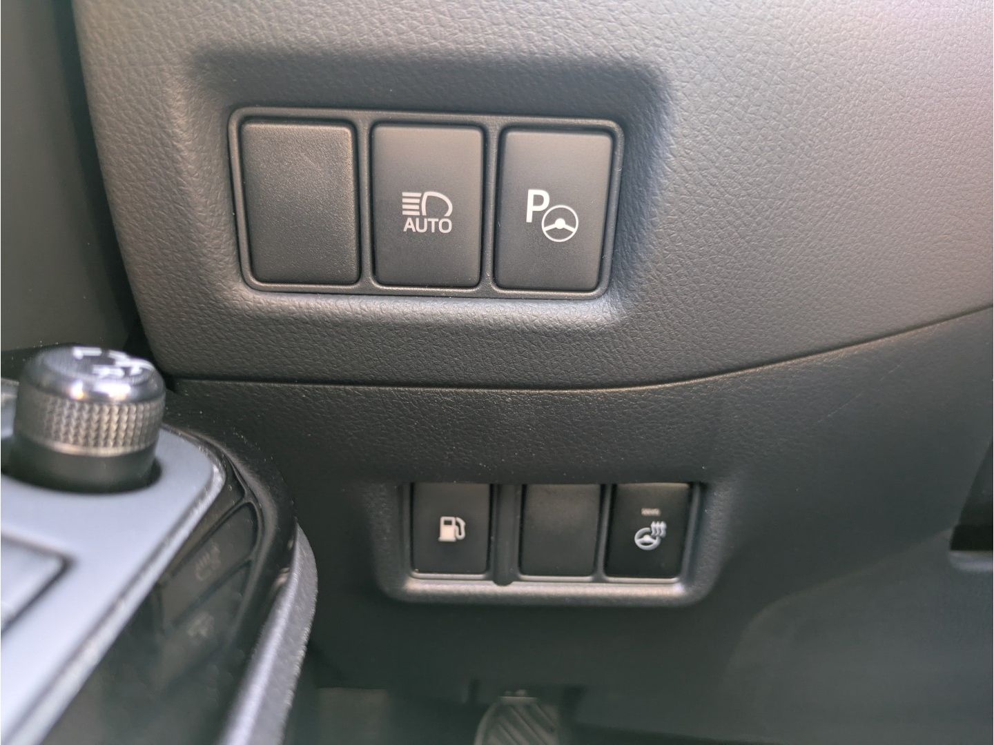 Toyota C-HR Style Selection - Samsaru's Car Outlet