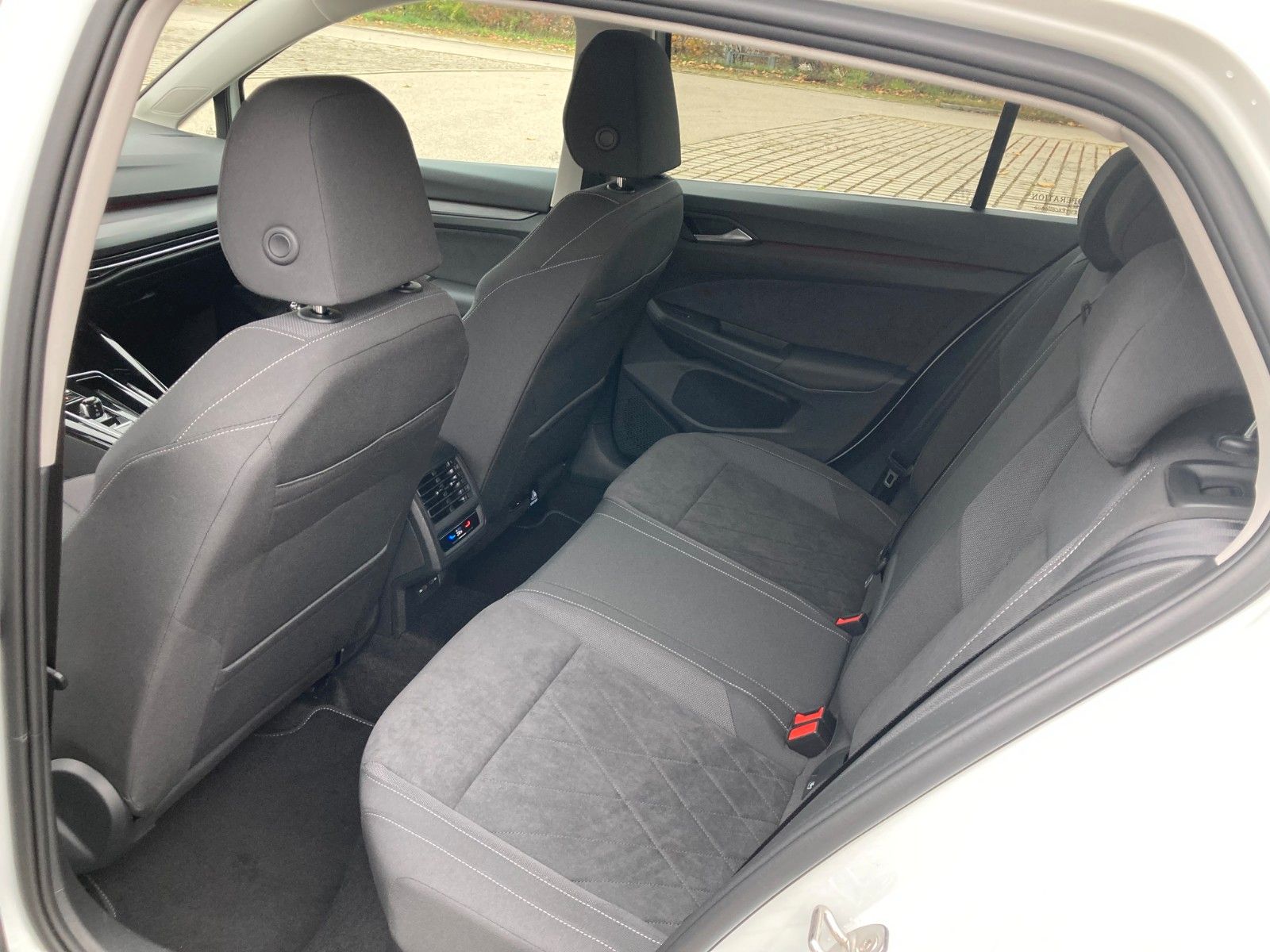 Volkswagen Golf VIII Lim. Style eHybrid - Samsaru's Car Outlet
