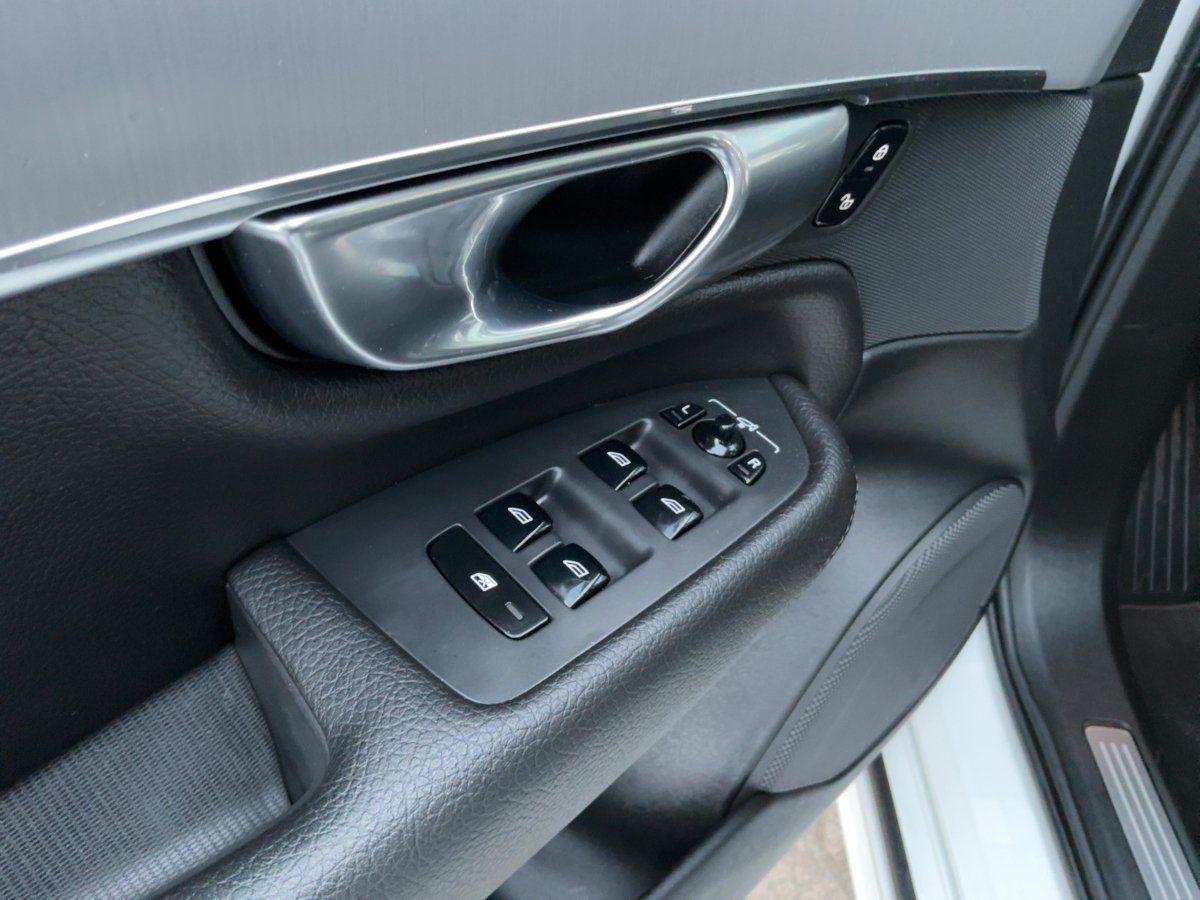 Volvo XC90 B5 (Diesel) Momentum Pro ACC,AHK,AUTOM.,LED