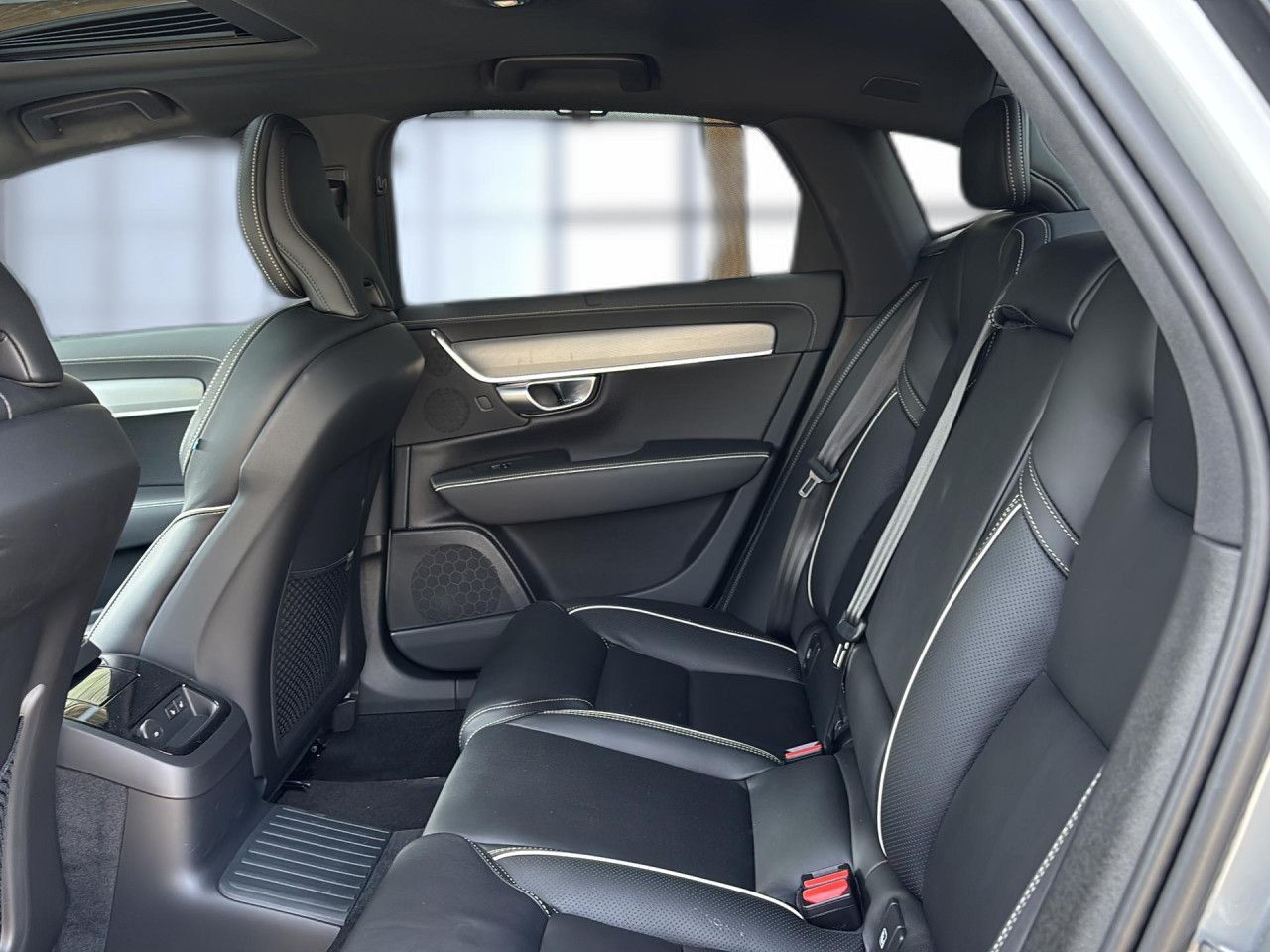 Volvo S90 Plus Dark Recharge Plug-In Hybrid AWD LED