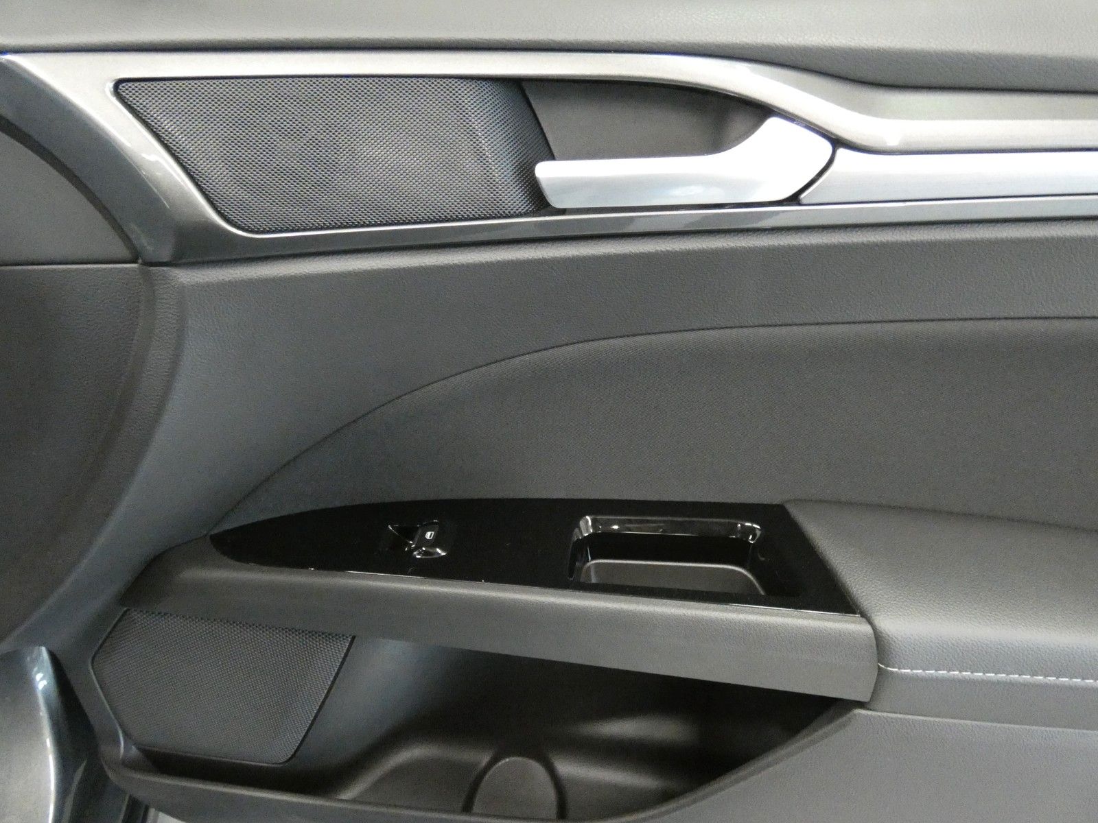 Ford Mondeo 2.0 Titanium - Samsaru's Car Outlet
