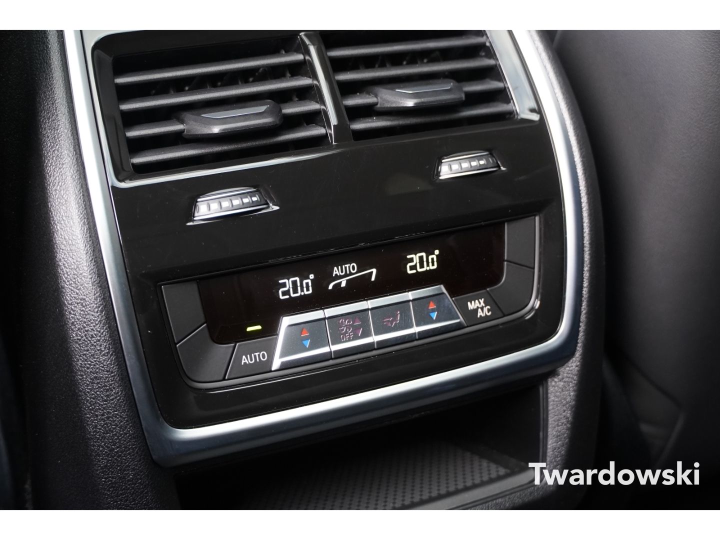 BMW X5 40d M Sport PANO HUD AHK Luft SOFT Massage
