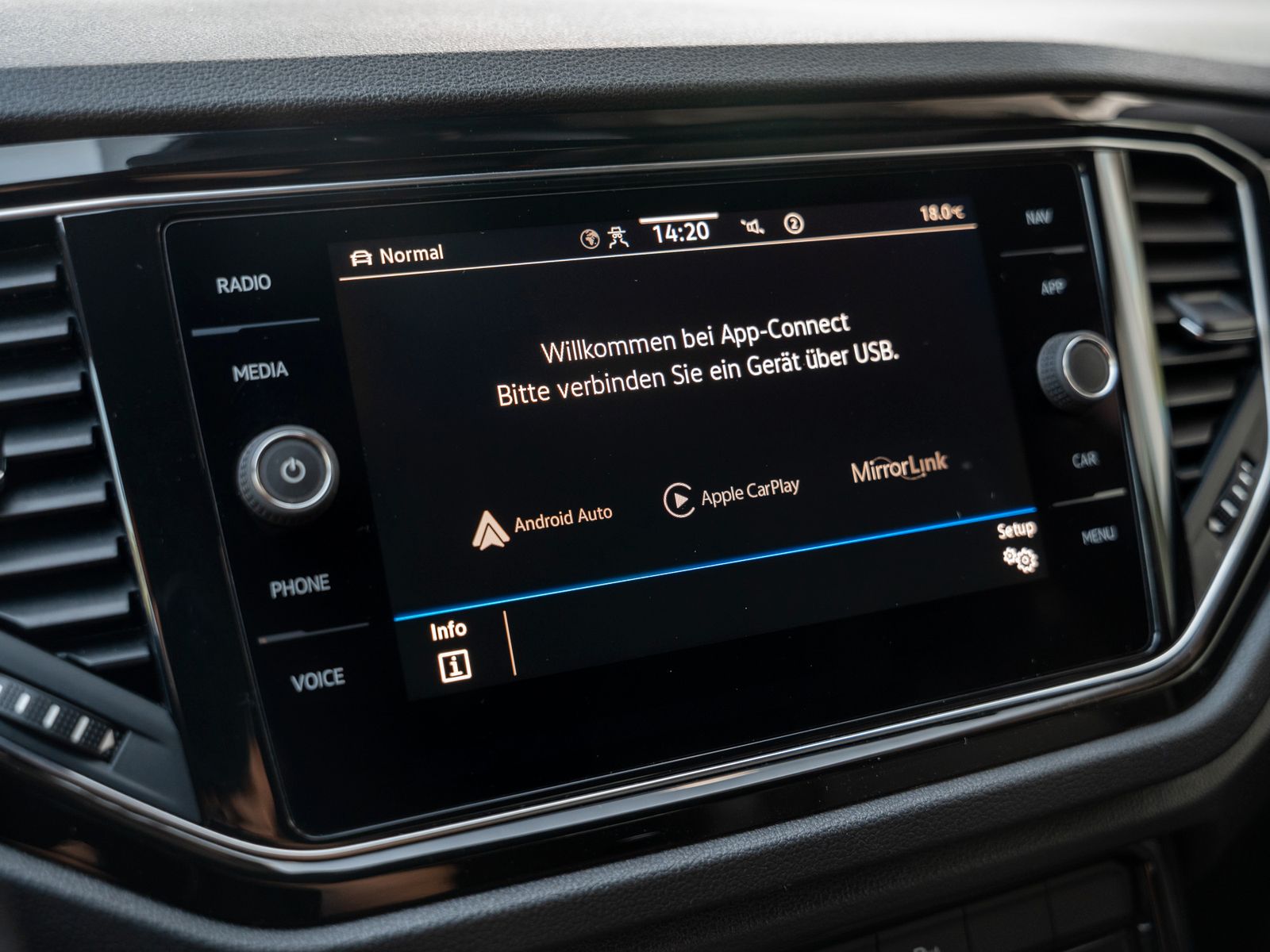 Volkswagen T-ROC Sport 1.5 TSI DSG - Samsaru's Car Outlet
