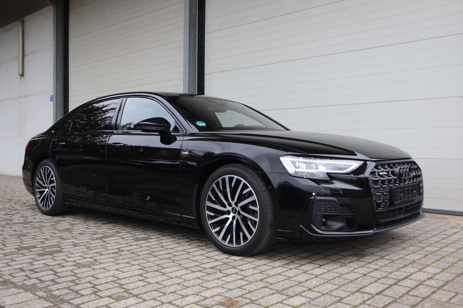 Audi A8L 60 TFSIe lang S-Line - Samsaru's Car Outlet