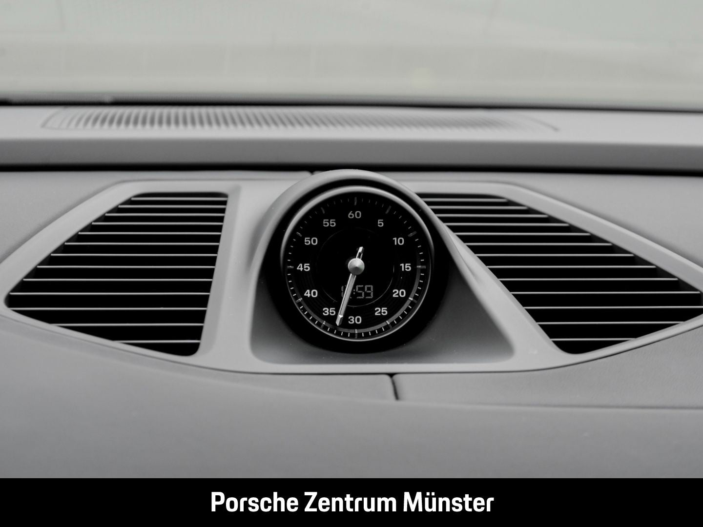 Porsche Macan 4 - Samsaru's Car Outlet