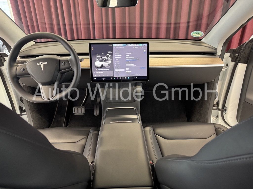 Tesla Model Y Basis RWD