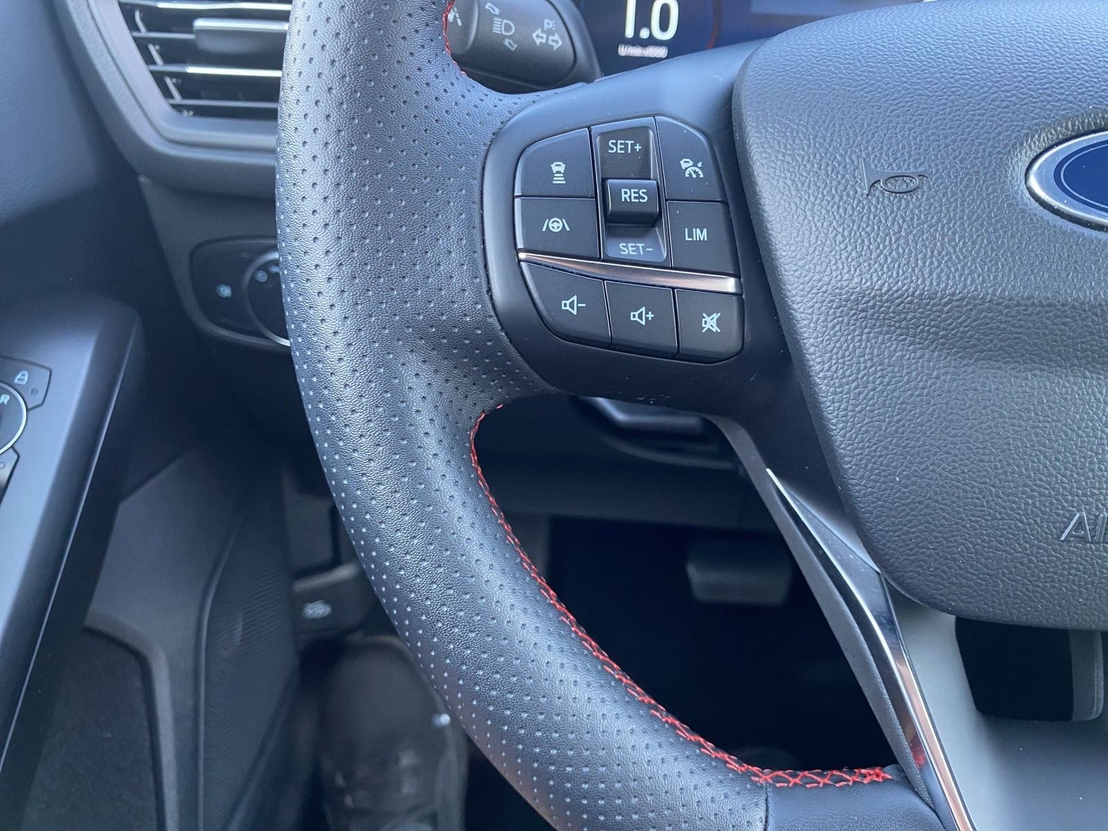 Ford Focus 1.0 EB ST-Line X *MATRIX LED*iACC*NAVI*RFK