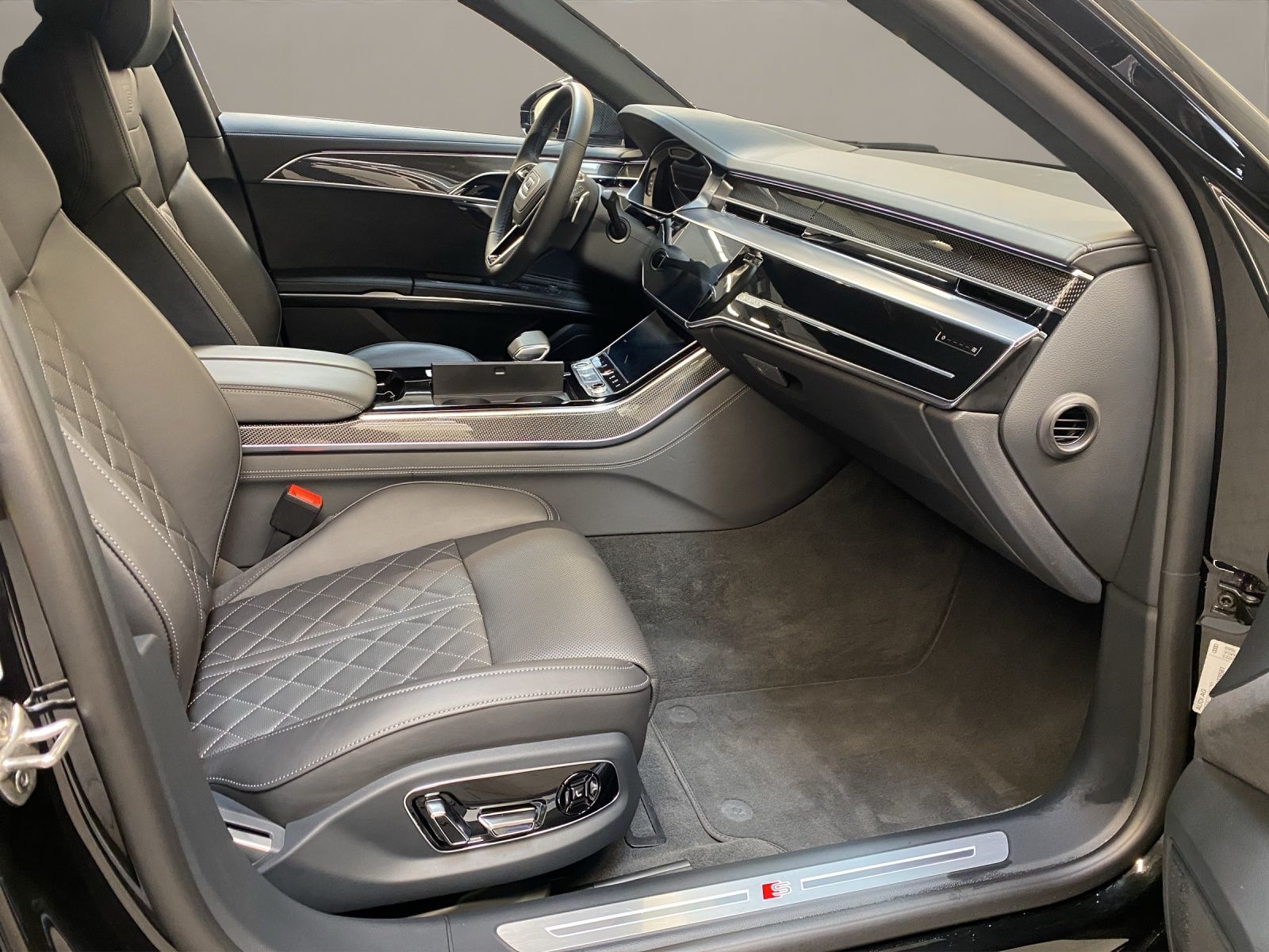 Audi A8 50 3.0 TDI quattro S-line - Samsaru's Car Outlet