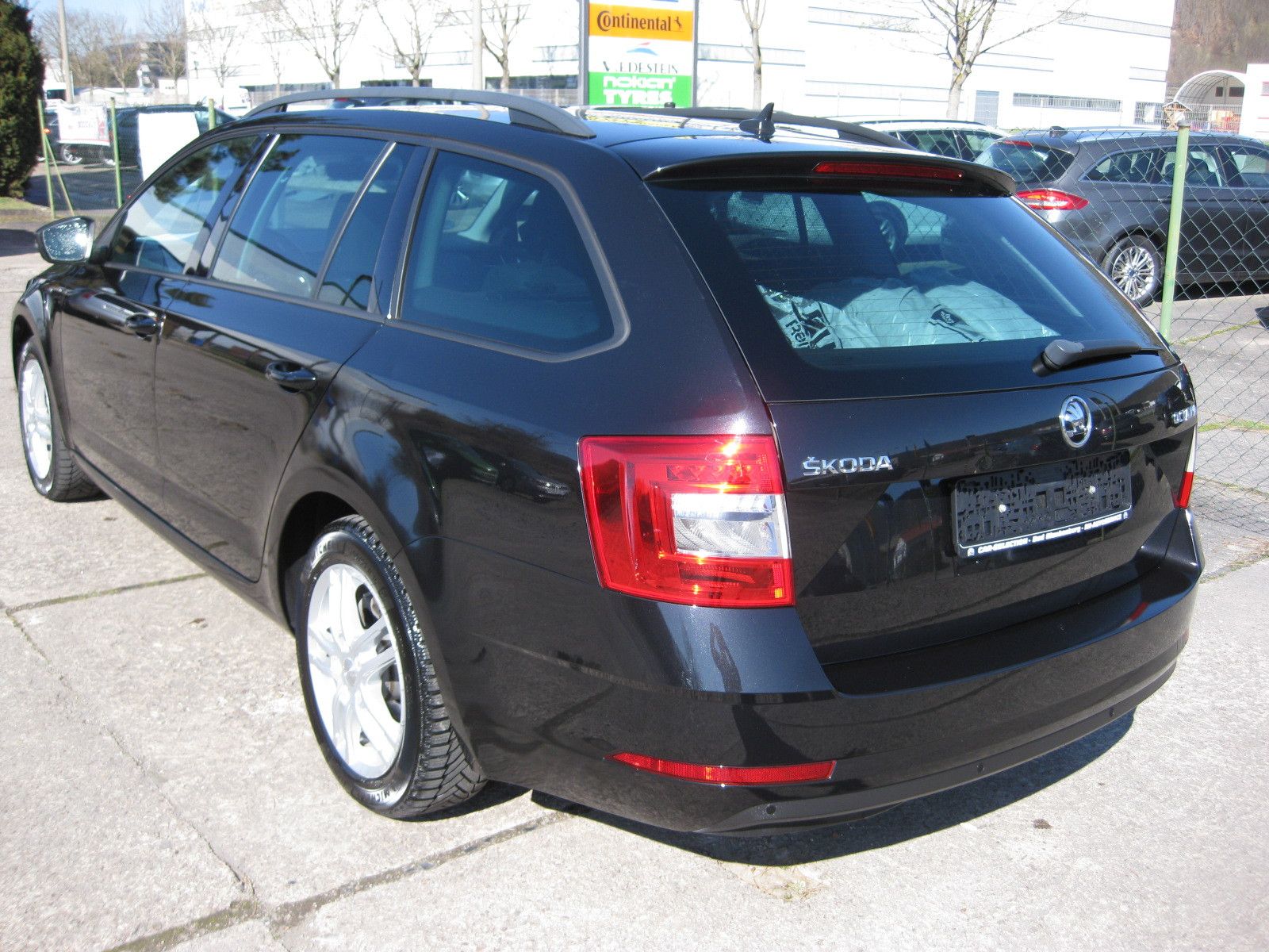 Skoda Octavia Combi - Samsaru's Car Outlet