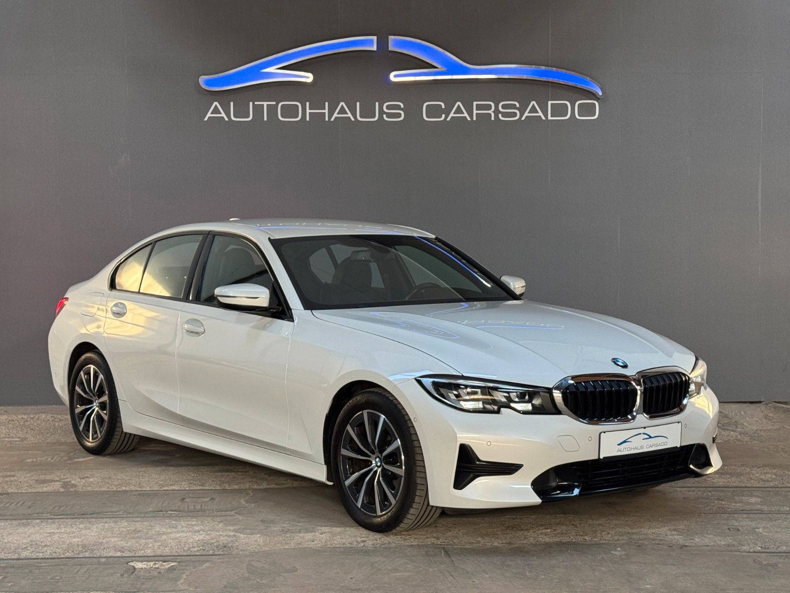BMW 320i M-Sport - Samsaru's Car Outlet