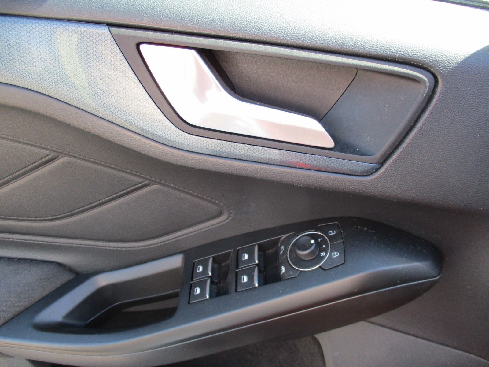 Ford Focus Turnier 1.0 EcoBoost ACTIVE - Samsaru's Car Outlet