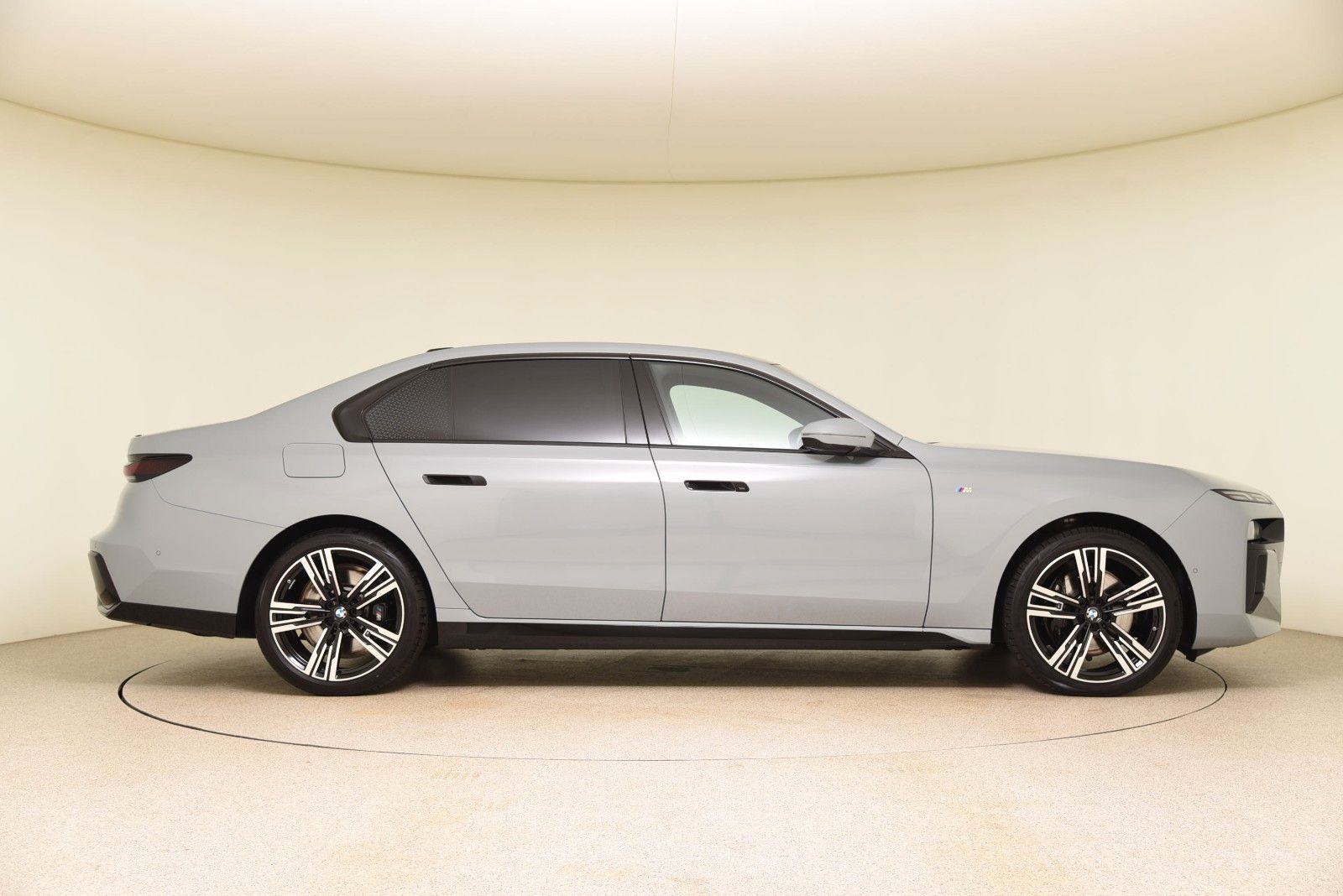 BMW 740d xDrive M Sport Pro ACC LED Pano HUD B&W