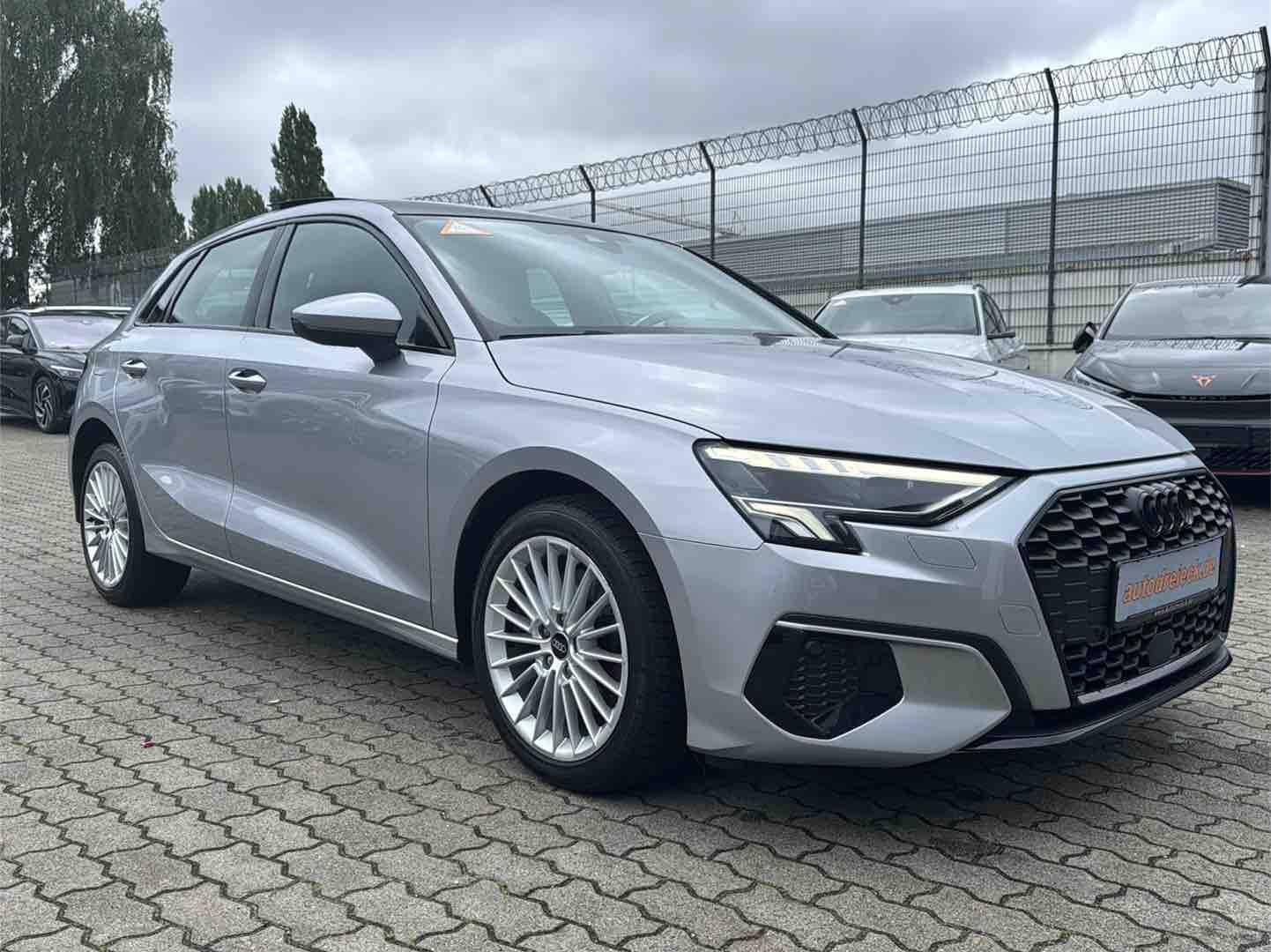 Audi A3 40 TFSIe S line BLACK RAUTE PANO 17Z VC LED