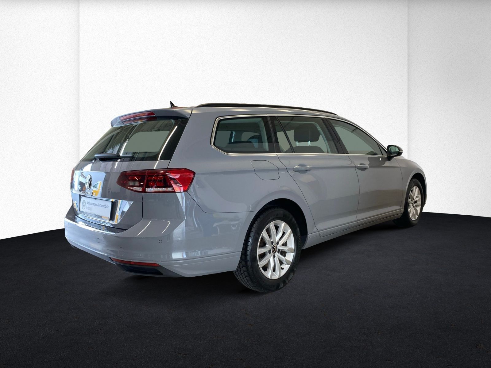 Volkswagen Passat Variant 1.5 TSI Business - Samsaru's Car Outlet