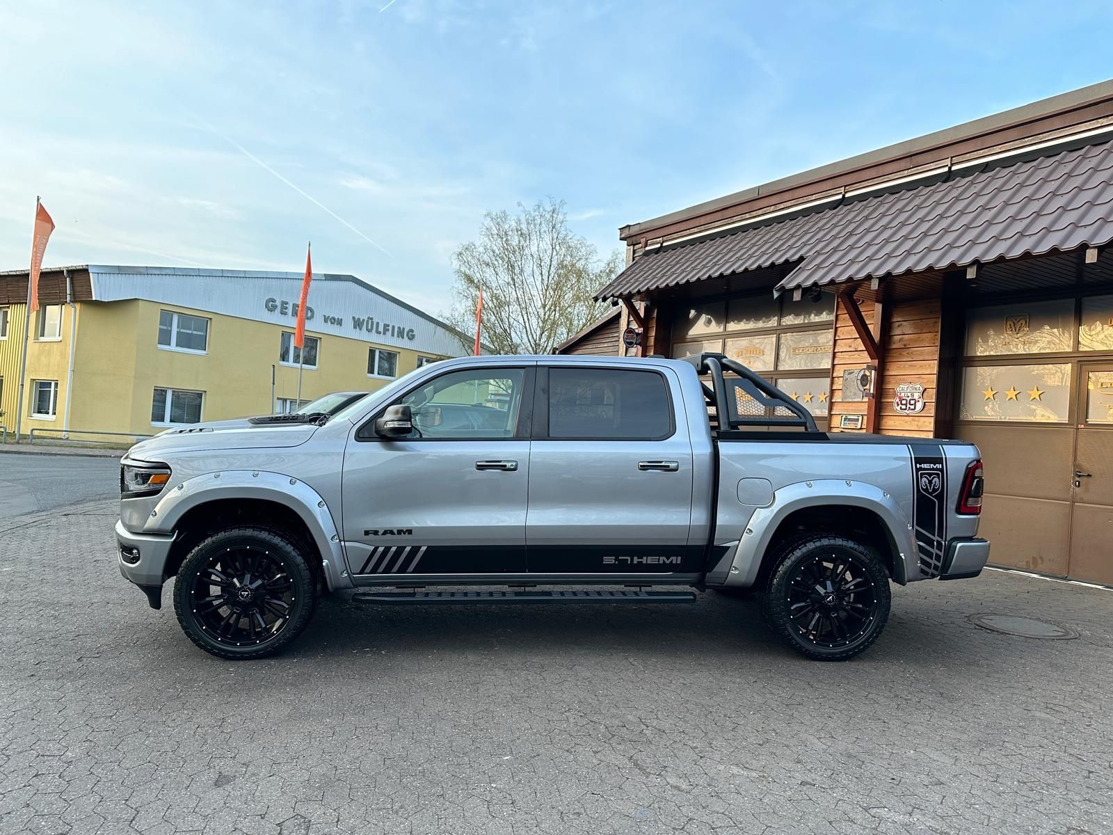 Dodge BUILT TO SERVE*4X4*OFF-ROAD*BÜGEL*AHK*NAVI*SERVI