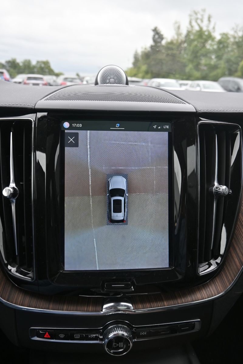 Volvo XC60 T8 PHEV Ultimate Dark*LUFT*360°*ACC*AHK*