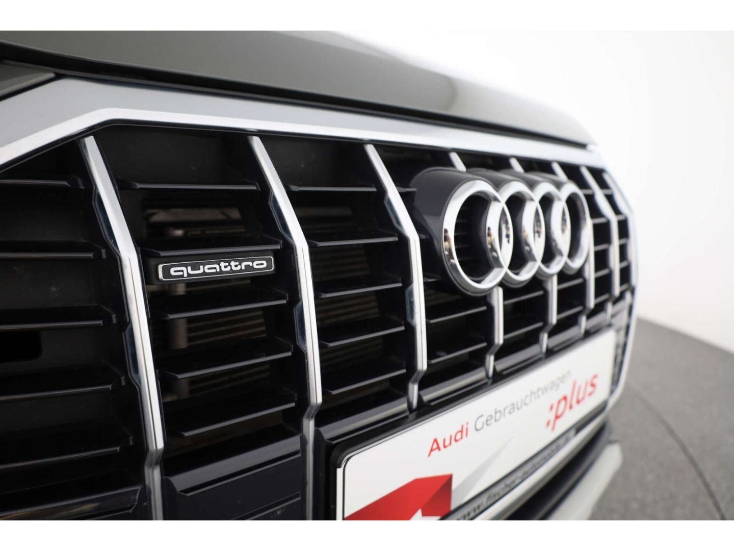 Audi Q3 35 TDI quattro advanced - Samsaru's Car Outlet