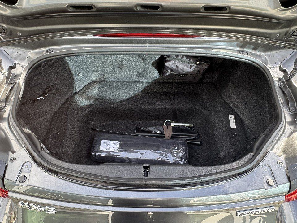 Mazda MX-5 2.0L SKYACTIV-G  184 6MT RWD Exclusive-line