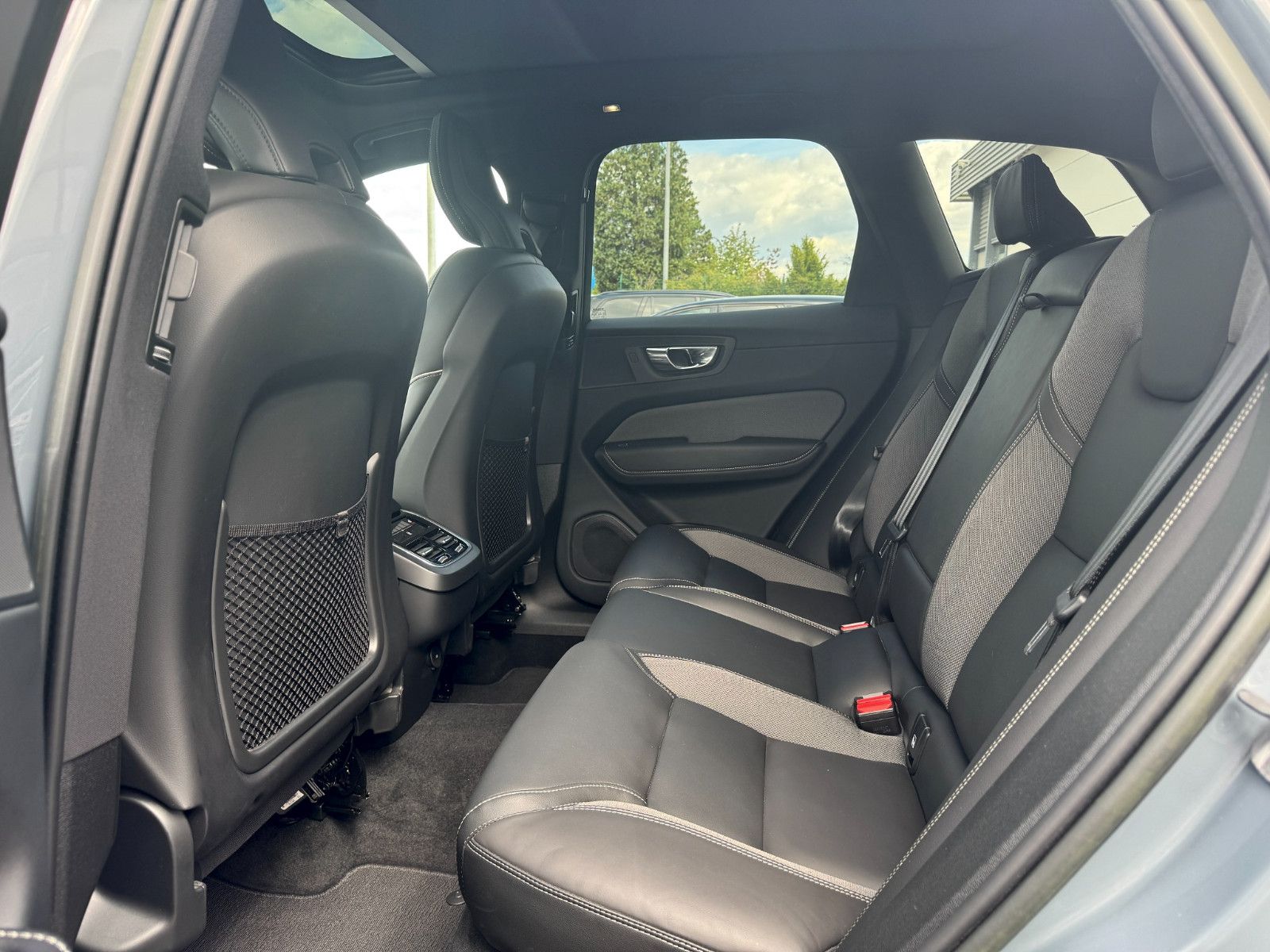 Volvo XC60 B5 D Ultimate Bright AWD Pano HeadUp AHK