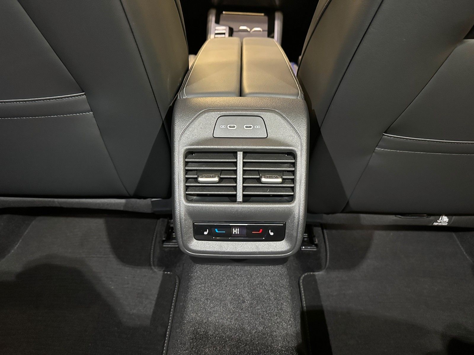 Volkswagen Passat Variant 4Motion R-Line *AHK*PANORAMA*HUD*
