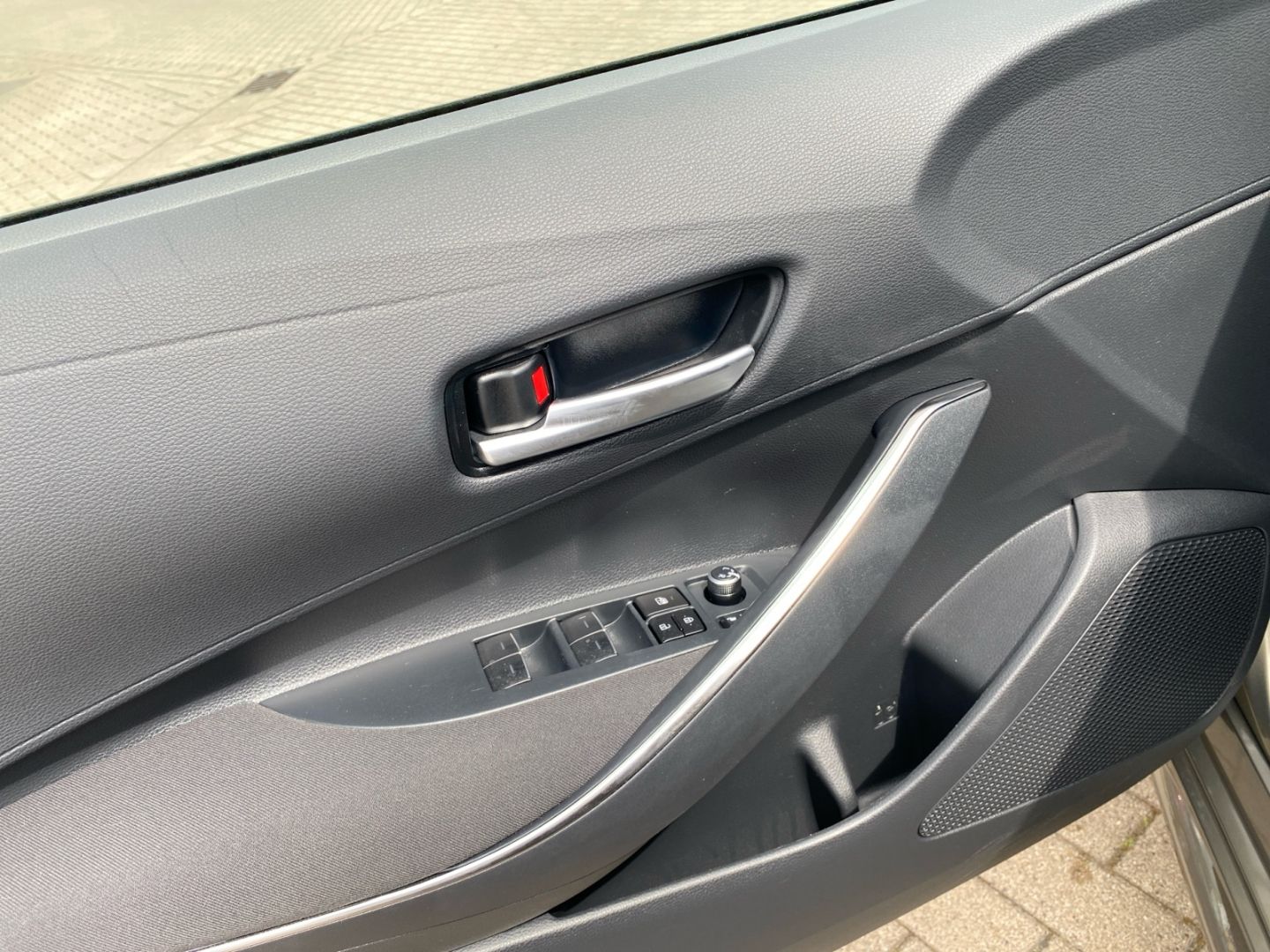 Toyota Corolla 1.8 Hybrid - Samsaru's Car Outlet
