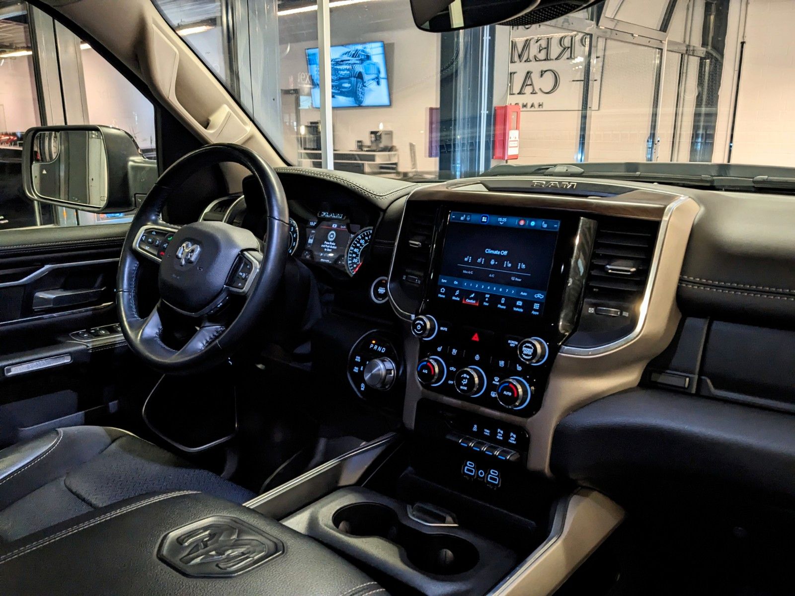Dodge RAM 1500  Laramie Limited Night HEMI 5.7L   4x4