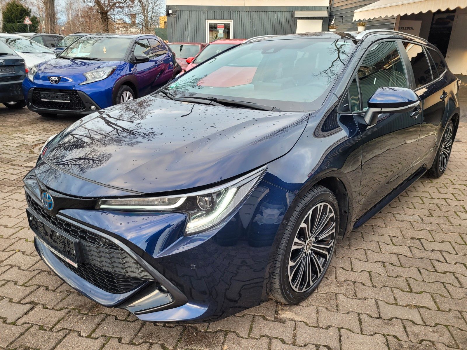 Toyota Corolla Sports Hybrid - Samsaru's Car Outlet