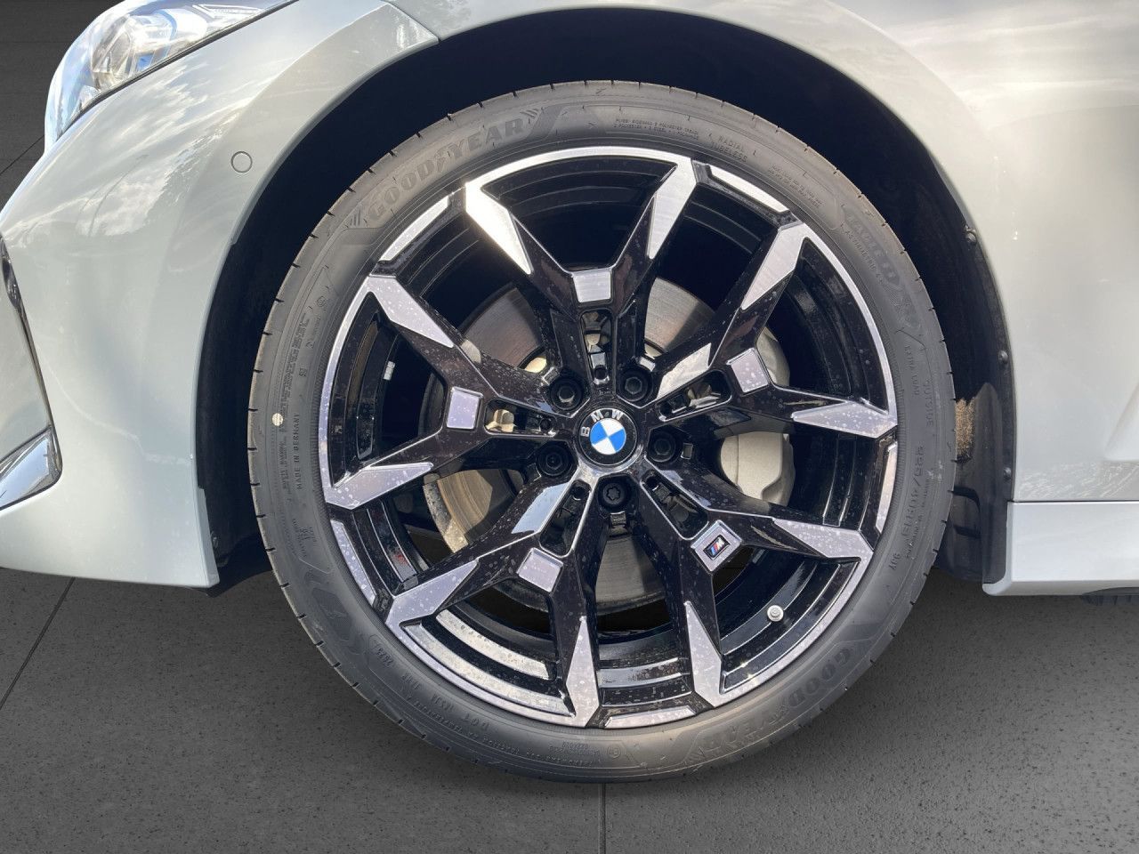 BMW 330i xDr T M Sport Pano,AHK,St+Go,360°,AdLED