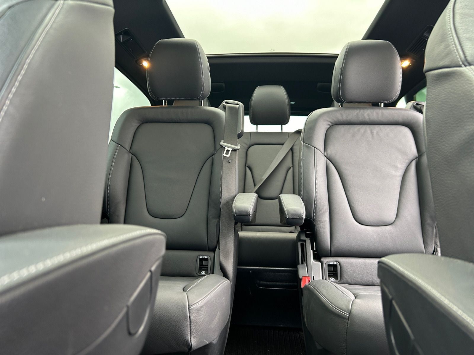 Mercedes-Benz V300d V-Klasse 4MATIC - Samsaru's Car Outlet