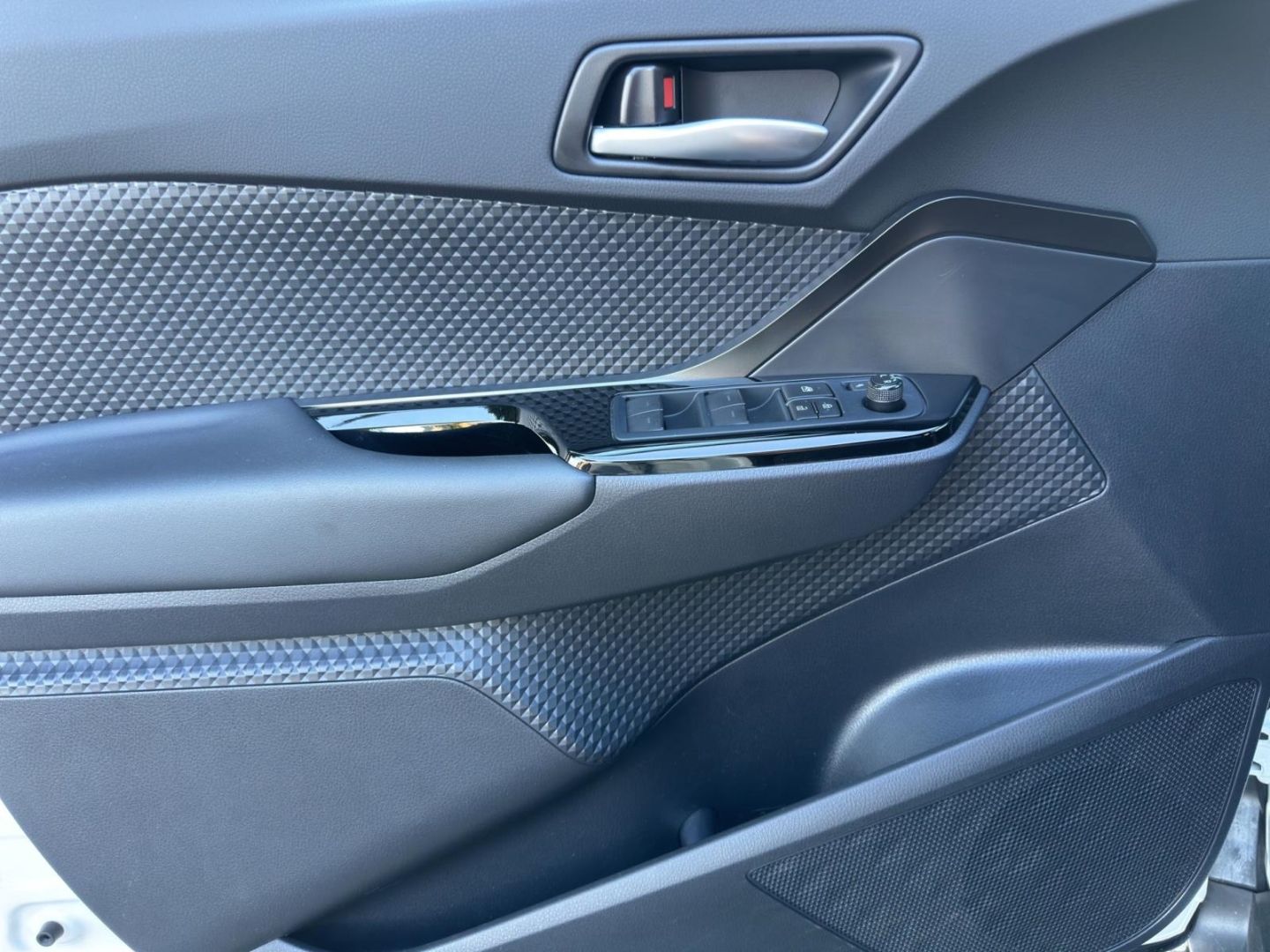 Toyota C-HR Hybrid - Samsaru's Car Outlet