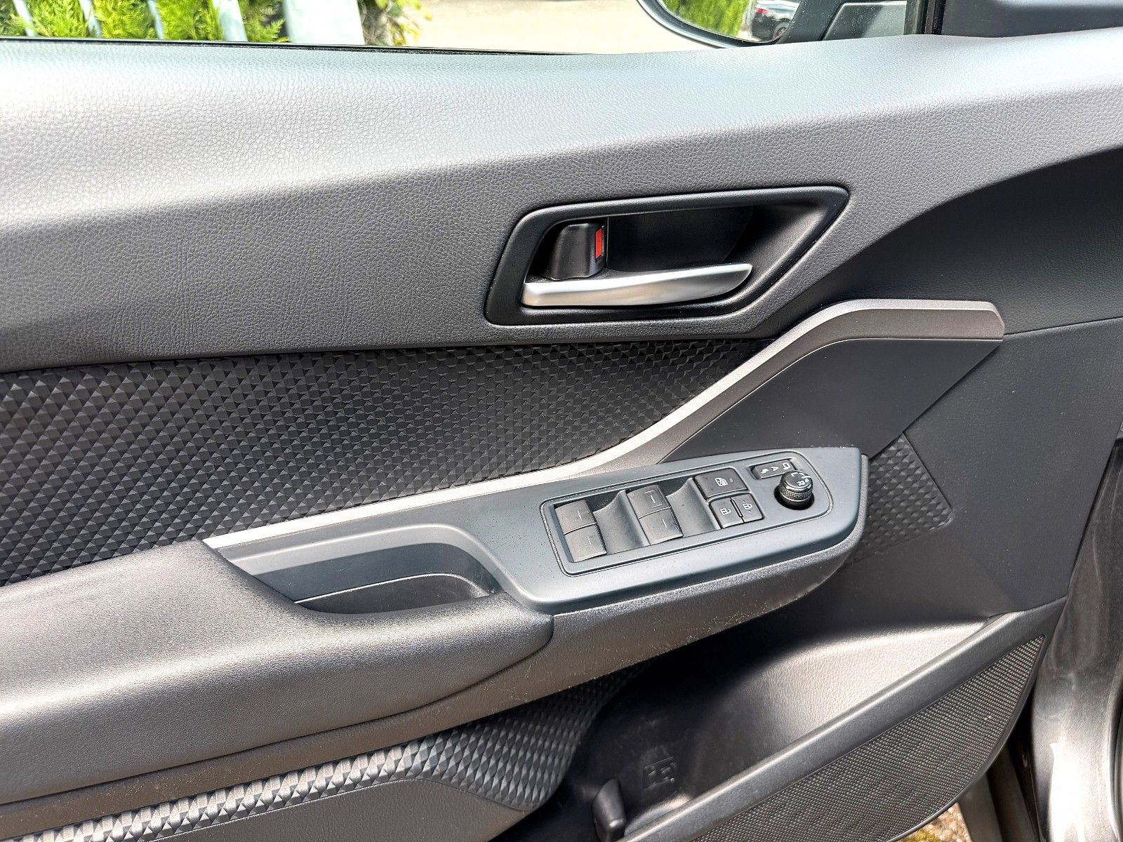 Toyota C-HR Hybrid Business Edition - Samsaru's Car Outlet