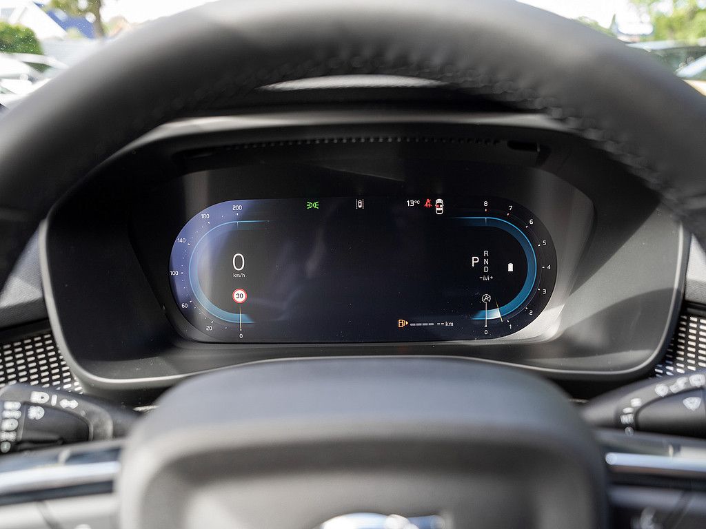 Volvo XC40 B3 Ultra Black Edition AHK PANO 360°