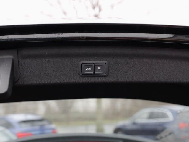 Audi Q3 35 TDI quattro S line - Samsaru's Car Outlet
