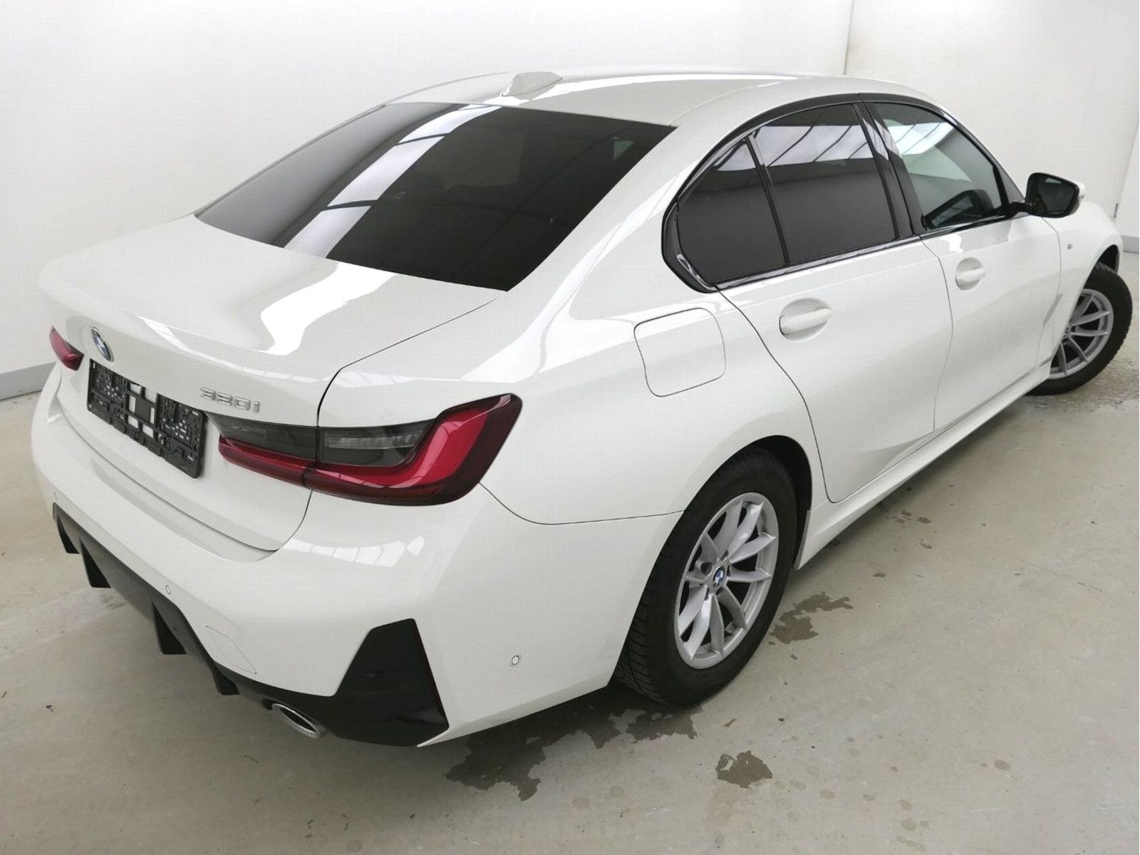 BMW 320i M Sportpaket - Samsaru's Car Outlet