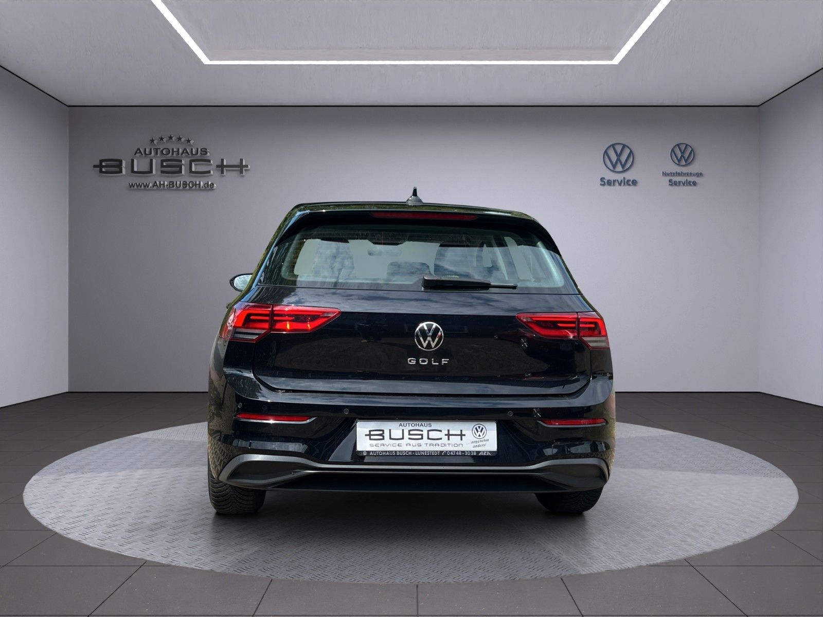 Volkswagen Golf VIII Life 1.5 TSI - Samsaru's Car Outlet