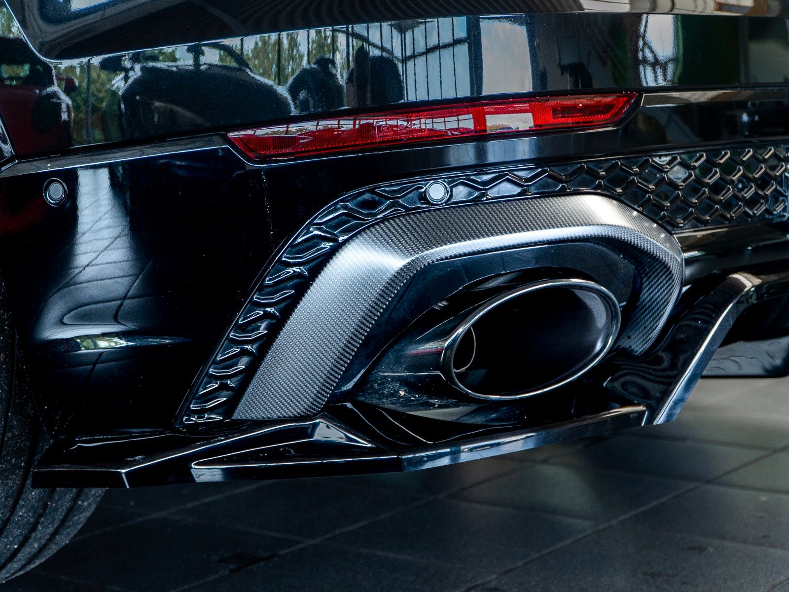 Audi RSQ8 performance Maxton Carbon Red Pano
