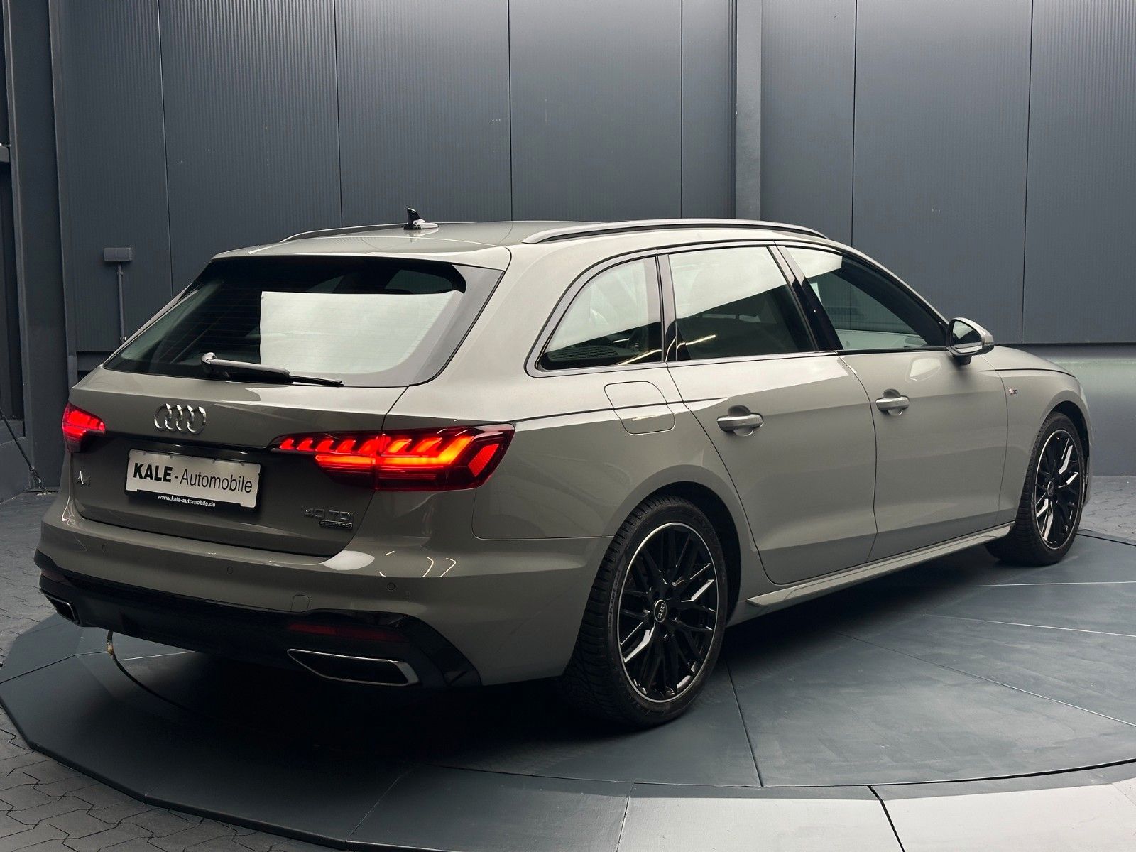 Audi A4 Avant 40 TDI quattro S-Line *PANORAMA*Matrix*