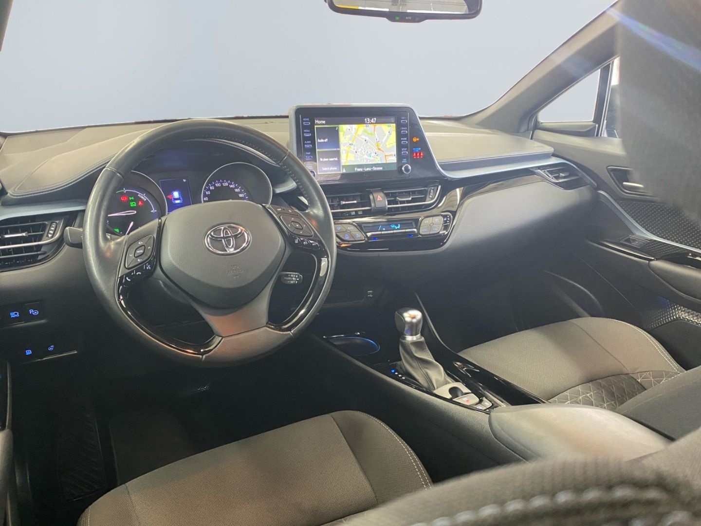 Toyota C-HR 2.0 Hybrid - Samsaru's Car Outlet