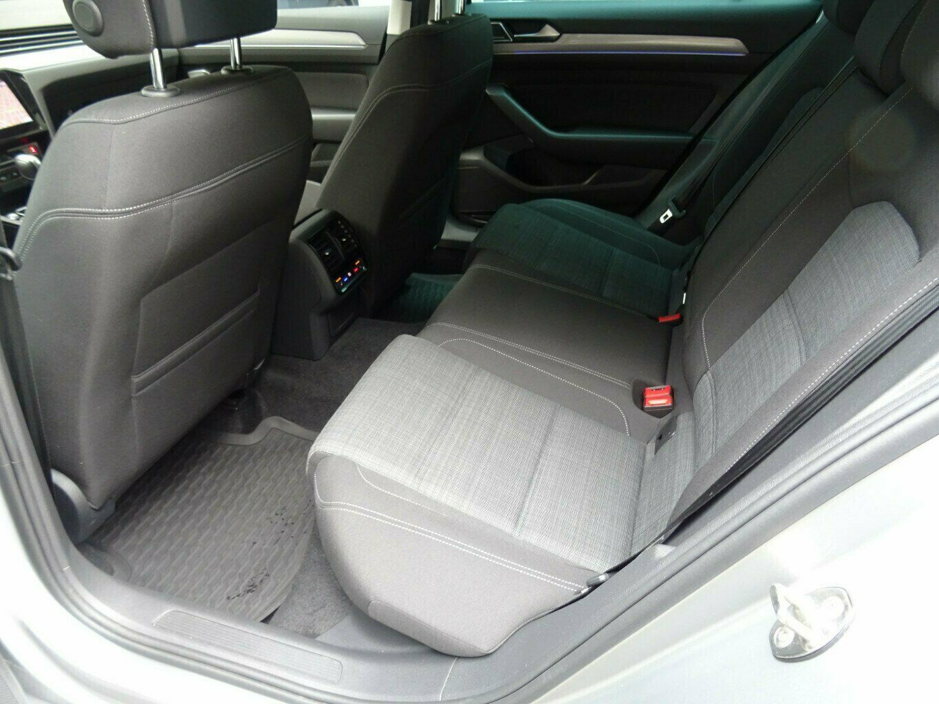 Volkswagen Passat Variant 2.0 TDI Autom - Samsaru's Car Outlet