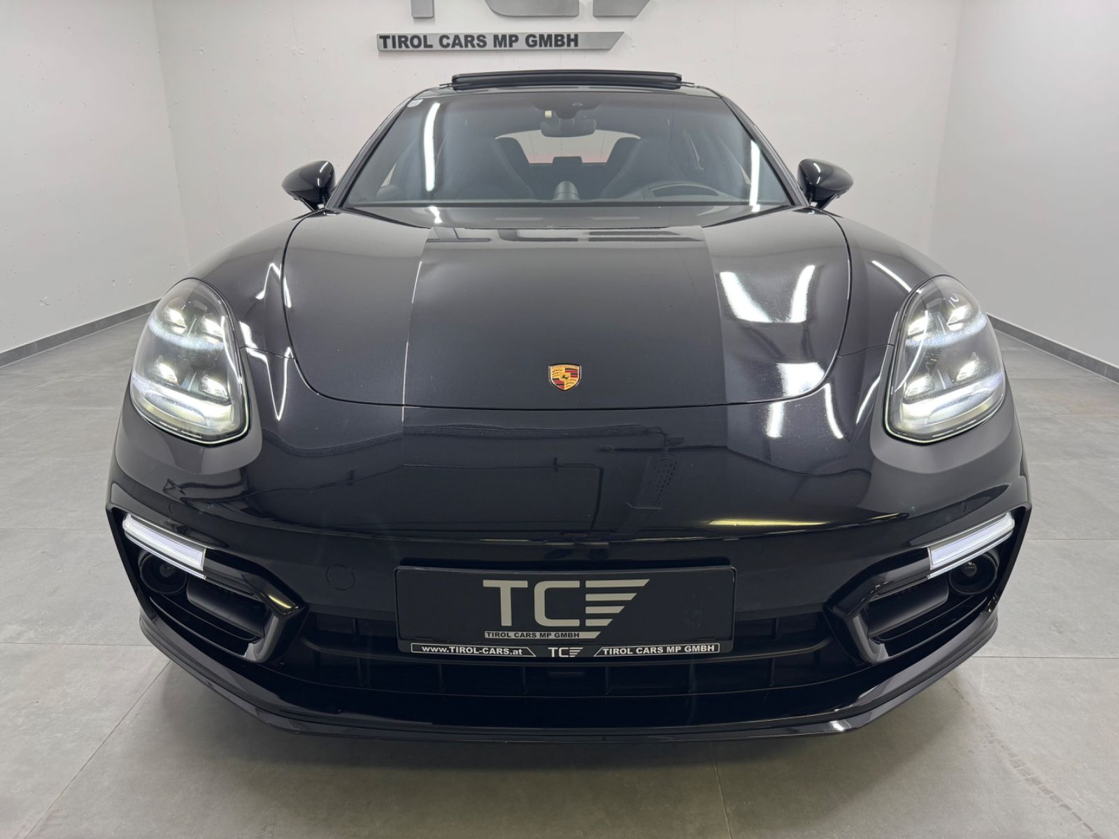 Porsche Panamera 4 E-Hybrid Platinum Edition